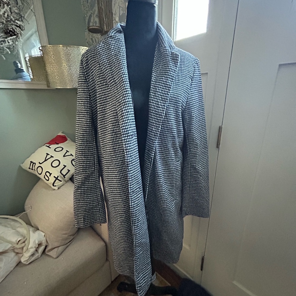 Ambiance black and white houndstooth long midi jacket size medium-nwot